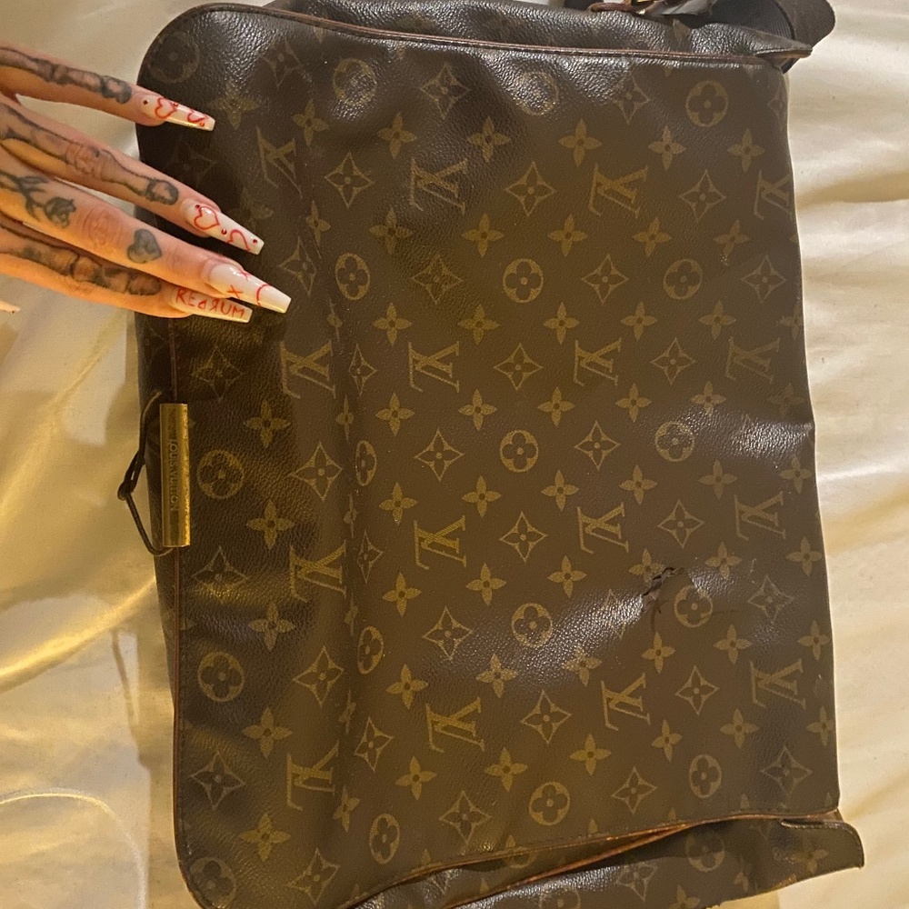 Louis vuitton cross body bag